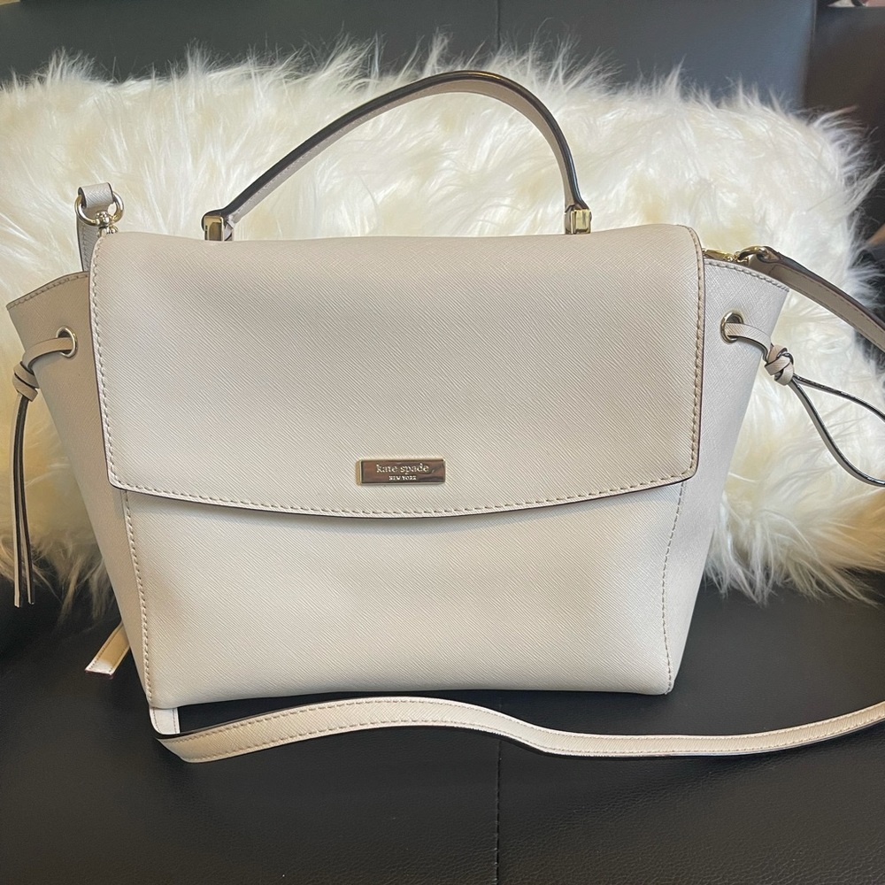 Kate Spade Wallet & Shoulder Bag
Perfect size for all the things 😁 - Picture 2 of 8